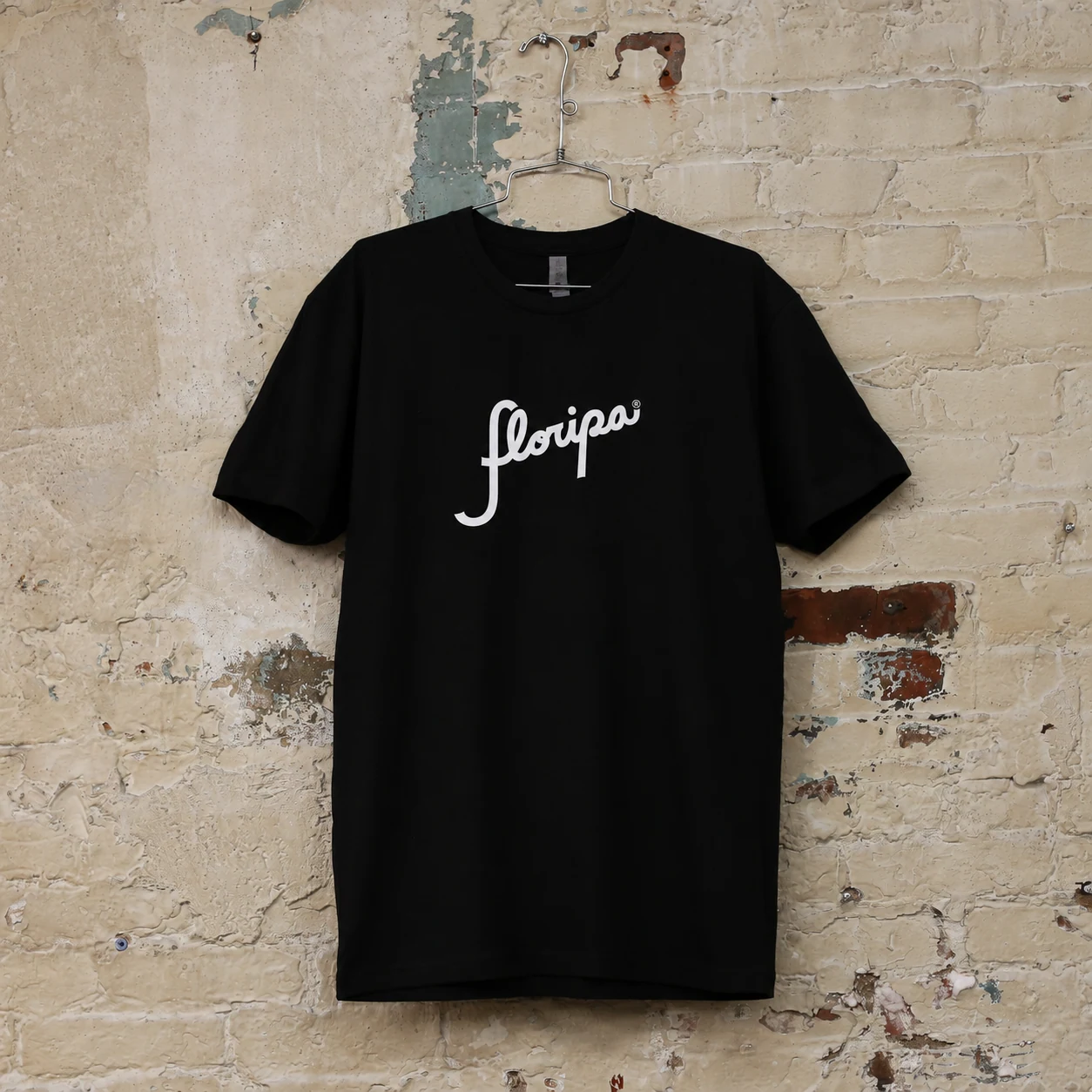 floripa black tee wall
